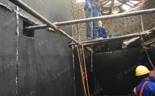 钢纤维耐火浇注料的粘结方法