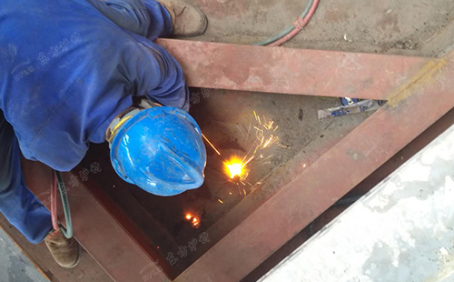 防冷渣器爆管解决措施